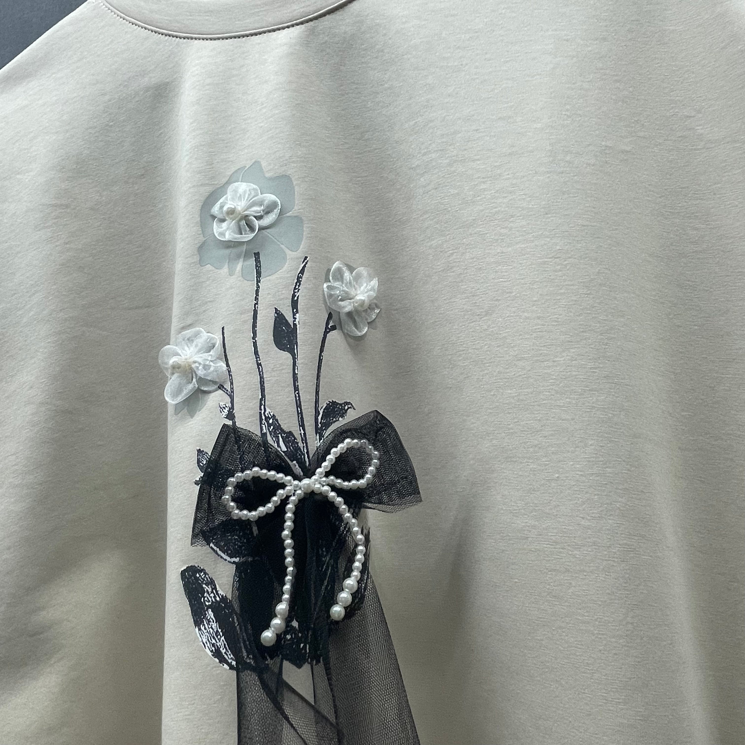 【予約販売】フラワー刺繍トップス 　ベージュ　※2月上旬頃に順次発送予定