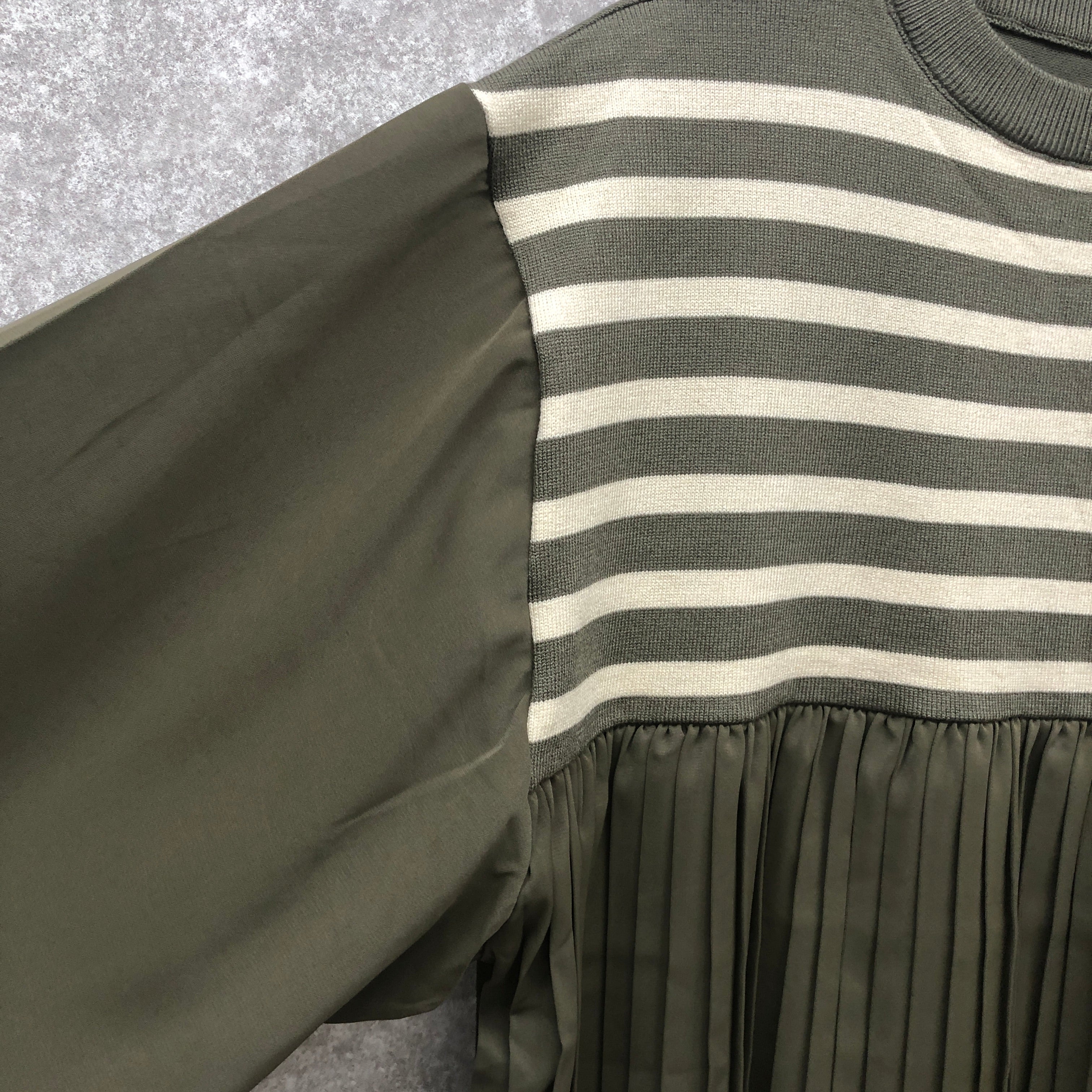 プリーツ切替ボーダーニットプルオーバー カーキ  ※10/15迄に順次発送予定