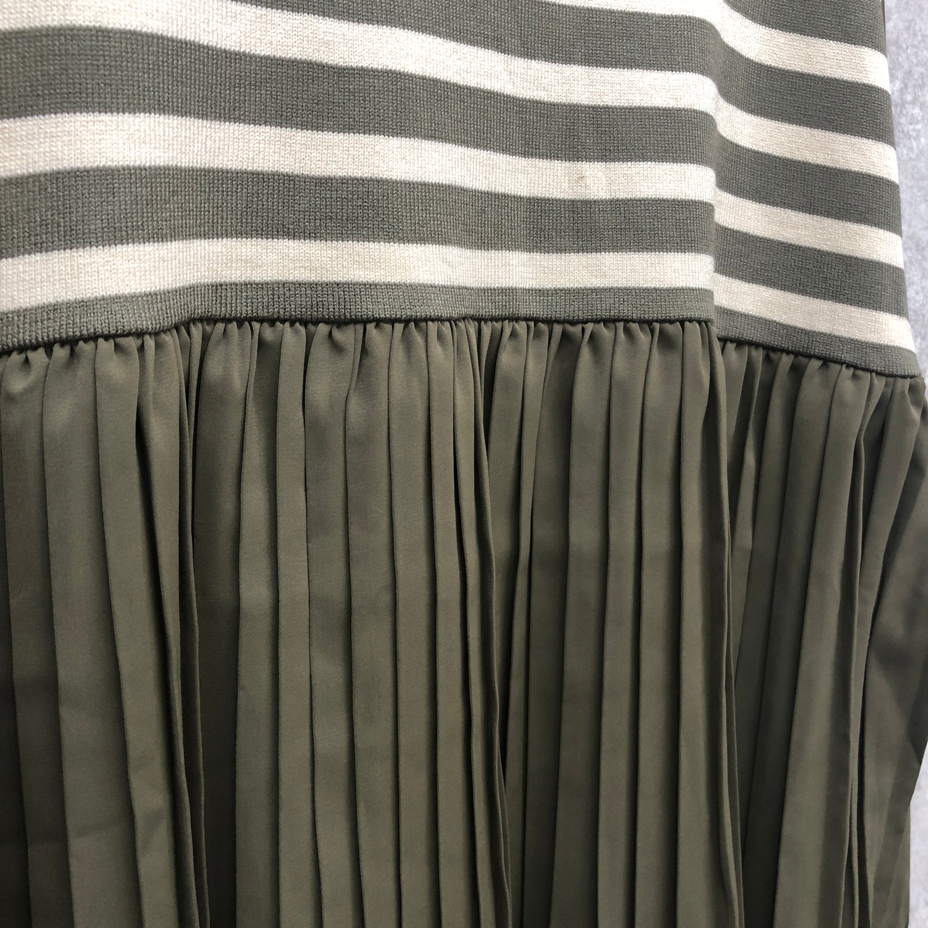 プリーツ切替ボーダーニットプルオーバー カーキ  ※10/15迄に順次発送予定