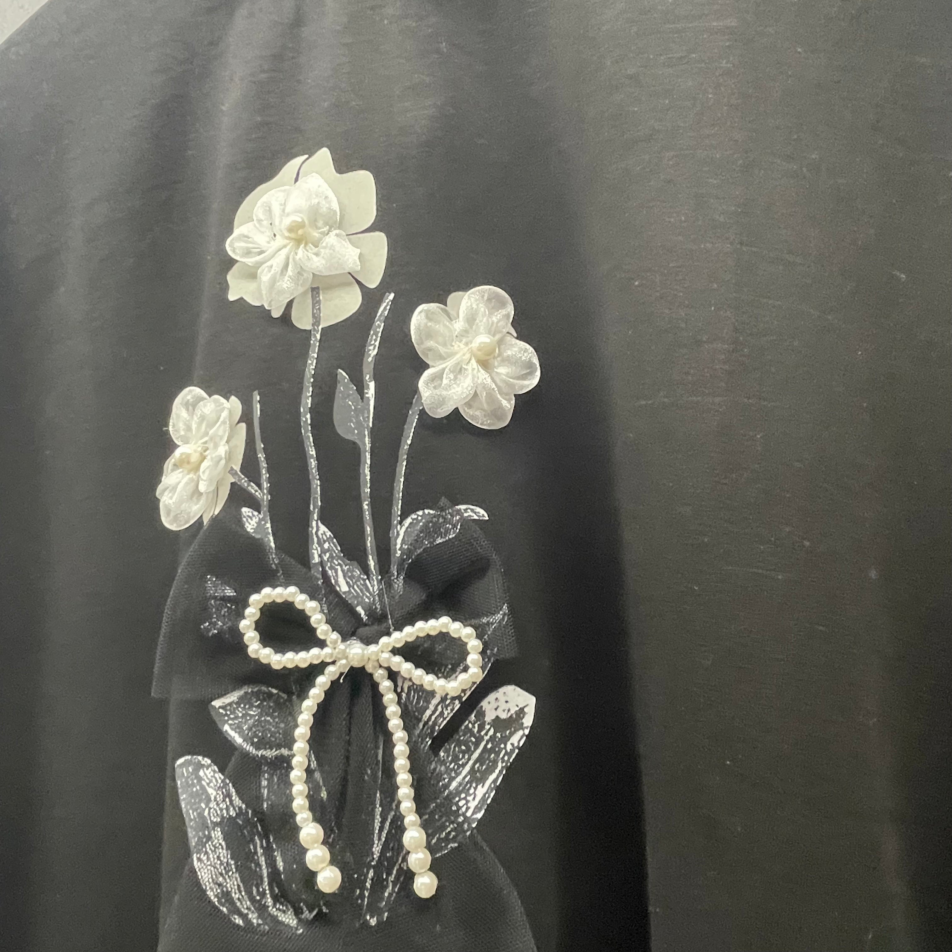 【予約販売】フラワー刺繍トップス 　ブラック　※2月上旬頃に順次発送予定
