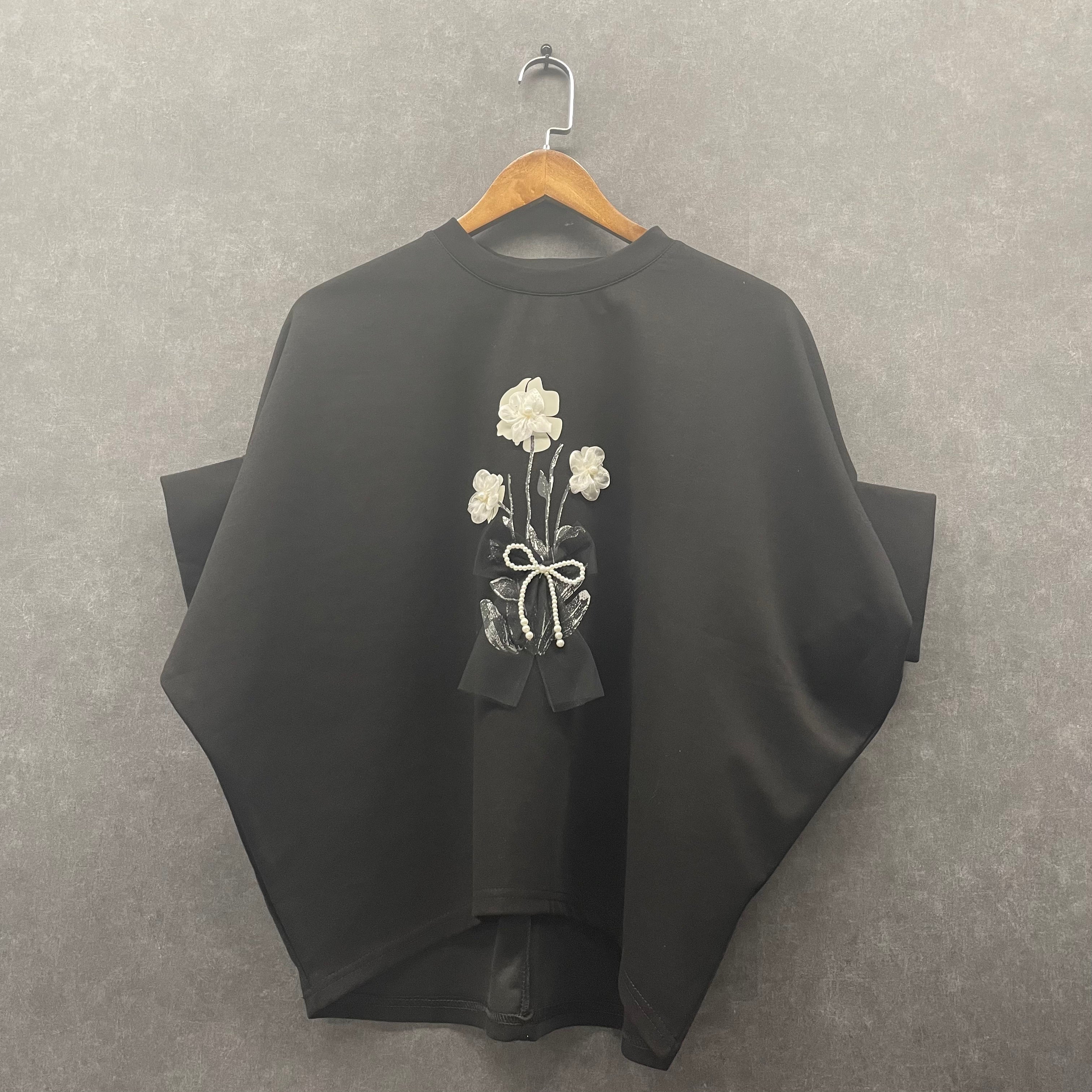【予約販売】フラワー刺繍トップス 　ブラック　※2月上旬頃に順次発送予定