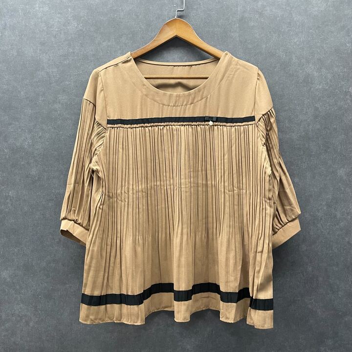 切り替えプリーツブラウス ベージュ ※4/8迄に順次発送予定